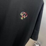 weigou_210023_3_a06e85ff80 P75 gucc~ 古奇*刺绣logo 《区别通货面料》双纱纯棉,短袖tee 上身十分舒适,男女同款半袖,落肩宽松版型 颜色: 黑色 白色 咖啡色 尺码:S(90-130斤) M(125-150斤) L(135-165斤) XL(160-190斤) XXL(185-220斤)