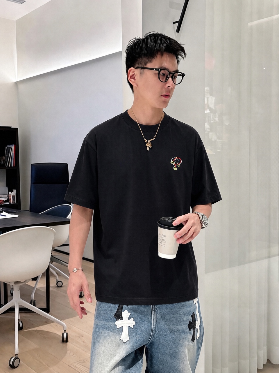 weigou_210023_7_ee0c6a1066 P75 gucc~ 古奇*刺绣logo 《区别通货面料》双纱纯棉,短袖tee 上身十分舒适,男女同款半袖,落肩宽松版型 颜色: 黑色 白色 咖啡色 尺码:S(90-130斤) M(125-150斤) L(135-165斤) XL(160-190斤) XXL(185-220斤)