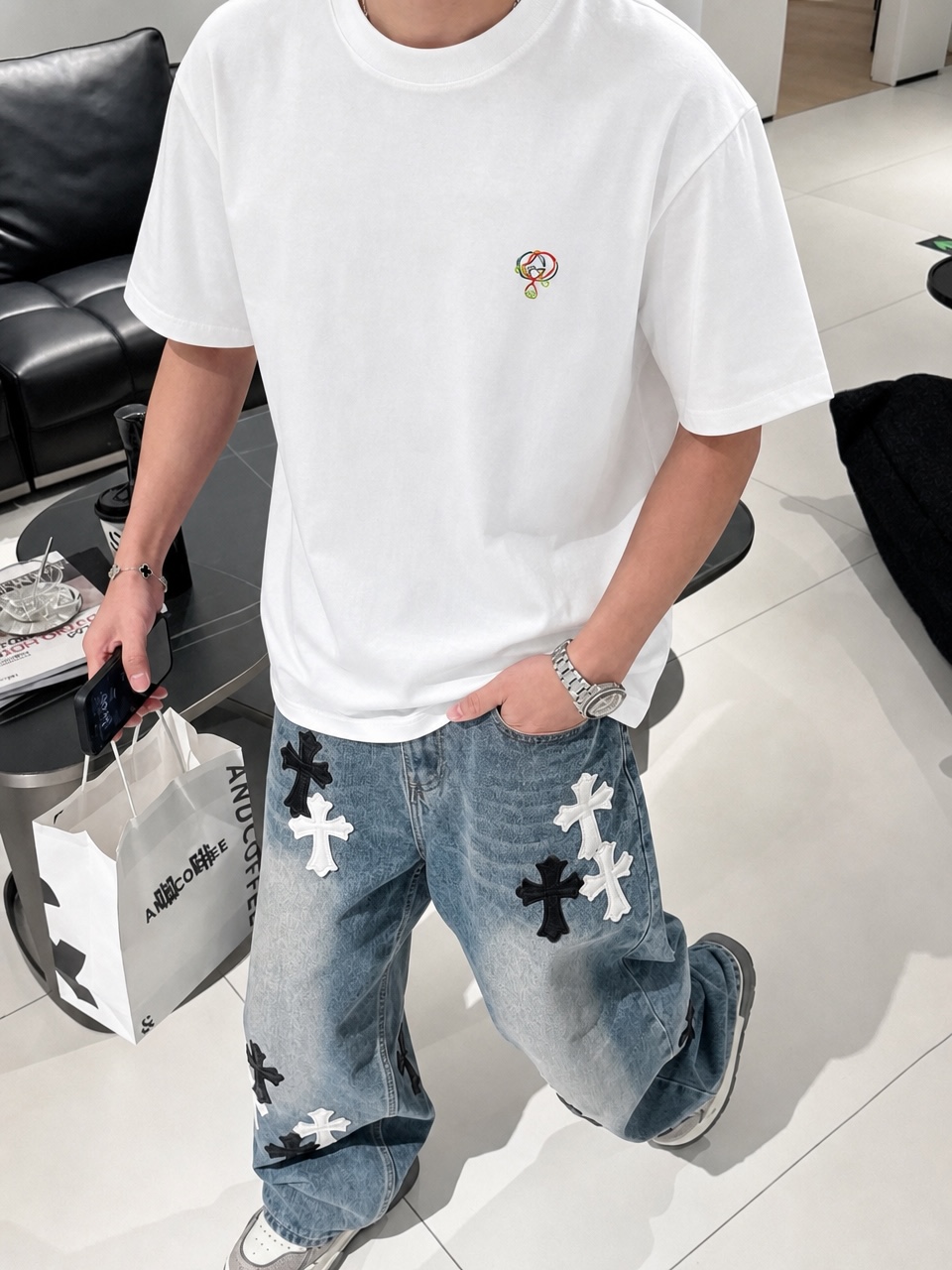 weigou_210108_8_63e05e5fe4 P75 gucc~ 古奇*刺绣logo 《区别通货面料》双纱纯棉,短袖tee 上身十分舒适,男女同款半袖,落肩宽松版型 颜色: 黑色 白色 咖啡色 尺码:S(90-130斤) M(125-150斤) L(135-165斤) XL(160-190斤) XXL(185-220斤)