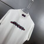 P80 gucc～ 古奇厚板滴胶 《区别通货面料》 7A抗菌短袖tee 上身十分舒适，男女同款半袖，落肩宽松版型 颜色: 黑色 白色 咖啡色 尺码：S（90-130斤） M（125-150斤） L（135-165斤） XL（160-190斤） XXL（185-220斤）