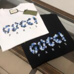 P75 🍃GUCCI 古驰 26SS新款男士圆领短袖 情侣T恤 春夏新品 高品质 🔥🔥时尚百搭潮款 定制进口面料 ！立体字母logo采用撞色工艺！穿着舒适 透气 时尚不失个性 上身休闲随性 帅气有型 彰显大牌气质。三标齐全！！ 颜色：黑色 白色 尺码：M-XXXL
