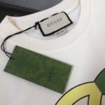 weigou_210504_3_c0d50a73b6 P75 💥 GUCCI 夏季新款圆领短袖T恤!270克重磅高端纯棉面料,手感质感都极完美!修身裁剪设计干净利落!时尚又好看!走线做工非常精致!版型效果超赞!而且透气性能超强!任何年龄阶段都可轻松驾驭,男士衣橱里必备的单品。 颜色: 白 黑色 码数:M-3XL (下单请报身高体重)