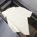 weigou_210504_7_2ed21c1850 P75 💥 GUCCI 夏季新款圆领短袖T恤!270克重磅高端纯棉面料,手感质感都极完美!修身裁剪设计干净利落!时尚又好看!走线做工非常精致!版型效果超赞!而且透气性能超强!任何年龄阶段都可轻松驾驭,男士衣橱里必备的单品。 颜色: 白 黑色 码数:M-3XL (下单请报身高体重)
