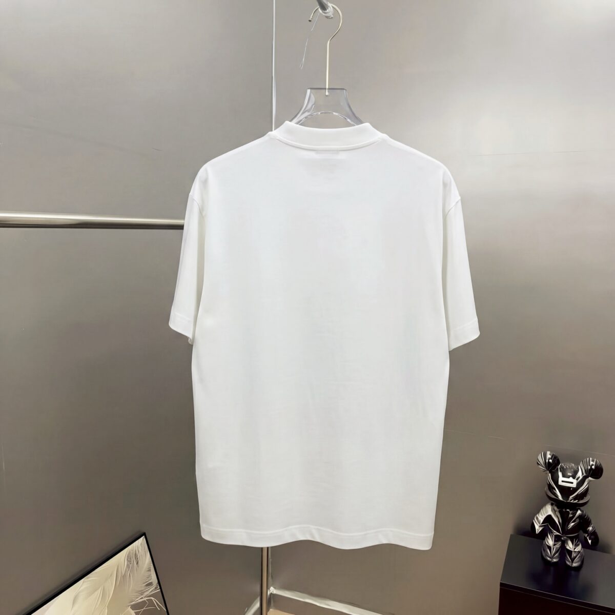 P75 gucc*古奇小logo刺绣 《区别通货面料》双纱纯棉上衣 7a抗菌短袖tee 上身十分舒适，男女同款半袖，落肩宽松版型 颜色: 黑色 白色 咖啡色 尺码：S（90-130斤） M（125-150斤） L（135-165斤） XL（160-190斤） XXL（185-220斤）