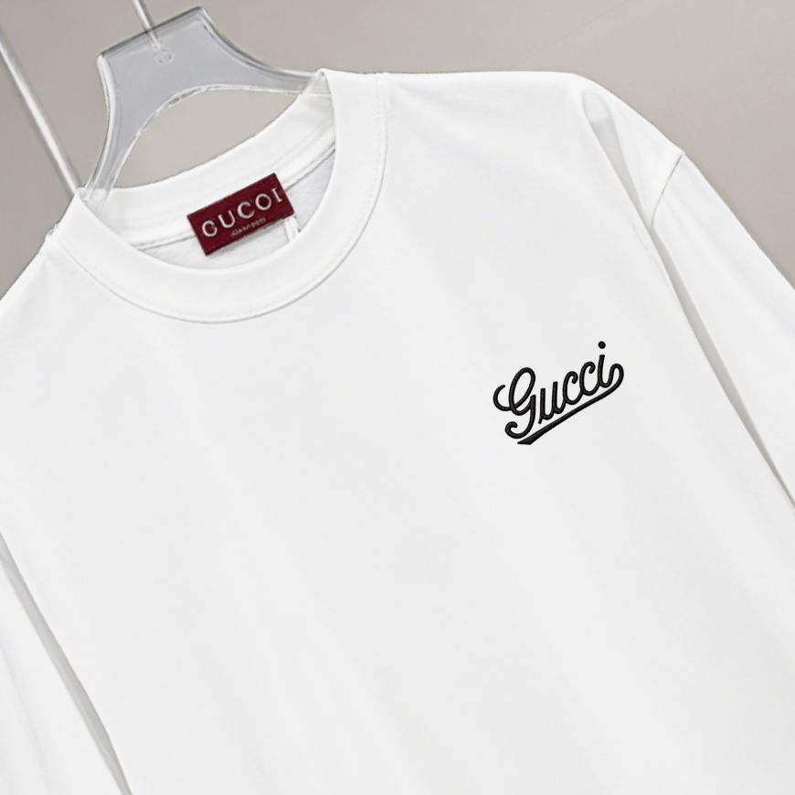 P75 gucc*古奇小logo刺绣 《区别通货面料》双纱纯棉上衣 7a抗菌短袖tee 上身十分舒适，男女同款半袖，落肩宽松版型 颜色: 黑色 白色 咖啡色 尺码：S（90-130斤） M（125-150斤） L（135-165斤） XL（160-190斤） XXL（185-220斤）