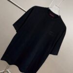 weigou_210650_2_41e43e85aa P75 gucc*古奇小logo刺绣 《区别通货面料》双纱纯棉上衣 7a抗菌短袖tee 上身十分舒适,男女同款半袖,落肩宽松版型 颜色: 黑色 白色 咖啡色 尺码:S(90-130斤) M(125-150斤) L(135-165斤) XL(160-190斤) XXL(185-220斤)