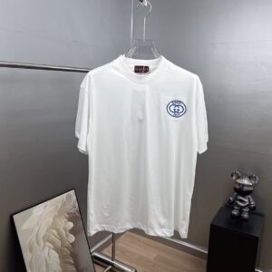 P75 gucc*古奇小logo刺绣 《区别通货面料》双纱纯棉上衣 7a抗菌短袖tee 上身十分舒适，男女同款半袖，落肩宽松版型 颜色: 黑色 白色 咖啡色 尺码：S（90-130斤） M（125-150斤） L（135-165斤） XL（160-190斤） XXL（185-220斤）