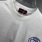 weigou_210724_4_e4d74f524c P75 gucc*古奇小logo刺绣 《区别通货面料》双纱纯棉上衣 7a抗菌短袖tee 上身十分舒适,男女同款半袖,落肩宽松版型 颜色: 黑色 白色 咖啡色 尺码:S(90-130斤) M(125-150斤) L(135-165斤) XL(160-190斤) XXL(185-220斤)