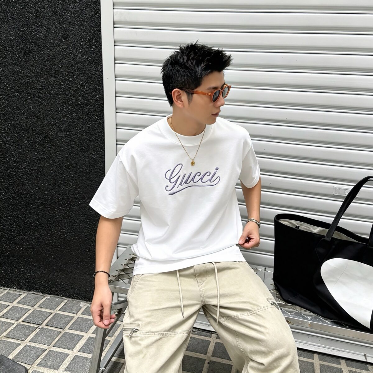 weigou_210769_8_caa7165b7c P75 gucc~ 古奇胸前字母刺绣 《区别通货面料》7a抗菌短袖tee 上身十分舒适,男女同款半袖,落肩宽松版型 颜色: 黑色 白色 咖啡色 尺码:S(90-130斤) M(125-150斤) L(135-165斤) XL(160-190斤) XXL(185-220斤)