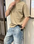 P75 gucc*古奇小logo刺绣，官方同款签名 《区别通货面料》双纱纯棉上衣 7a抗菌短袖tee 上身十分舒适，男女同款半袖，落肩宽松版型 颜色: 黑色 白色 咖啡色 尺码：S（90-130斤） M（125-150斤） L（135-165斤） XL（160-190斤） XXL（185-220斤）