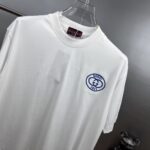 weigou_210960_2_8eceda70ce P75 gucc*古奇小logo刺绣 《区别通货面料》双纱纯棉上衣 7a抗菌短袖tee 上身十分舒适,男女同款半袖,落肩宽松版型 颜色: 黑色 白色 咖啡色 尺码:S(90-130斤) M(125-150斤) L(135-165斤) XL(160-190斤) XXL(185-220斤)