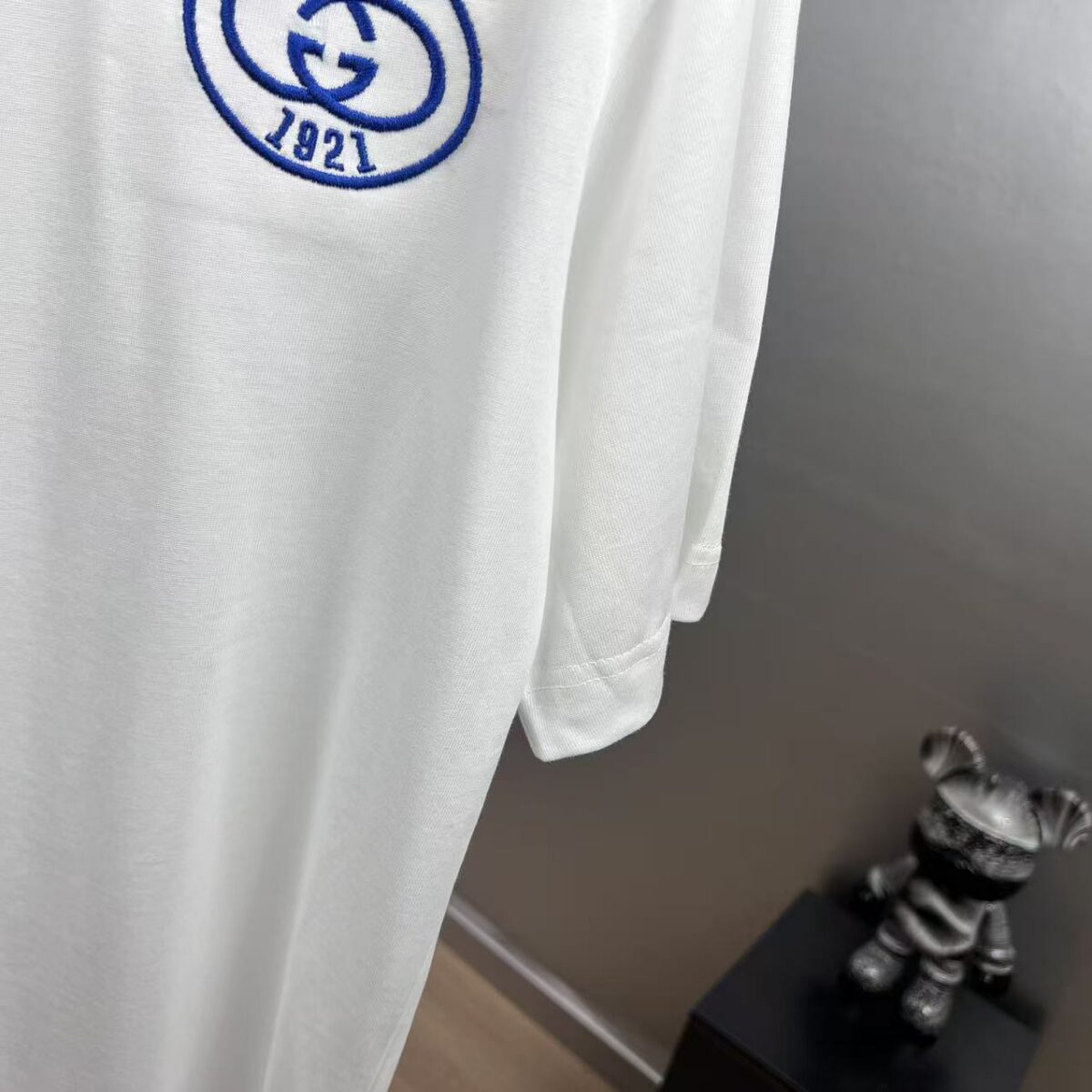 weigou_210960_3_e3d1d5e5ee P75 gucc*古奇小logo刺绣 《区别通货面料》双纱纯棉上衣 7a抗菌短袖tee 上身十分舒适,男女同款半袖,落肩宽松版型 颜色: 黑色 白色 咖啡色 尺码:S(90-130斤) M(125-150斤) L(135-165斤) XL(160-190斤) XXL(185-220斤)