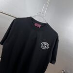 weigou_210986_2_7353b35fd2 P75 gucc*古奇小logo刺绣 《区别通货面料》双纱纯棉上衣 7a抗菌短袖tee 上身十分舒适,男女同款半袖,落肩宽松版型 颜色: 黑色 白色 咖啡色 尺码:S(90-130斤) M(125-150斤) L(135-165斤) XL(160-190斤) XXL(185-220斤)