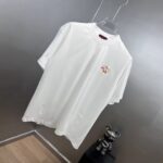weigou_211062_1_8815e8f43d P75 gucc~ 古奇*刺绣logo 《区别通货面料》双纱纯棉,短袖tee 上身十分舒适,男女同款半袖,落肩宽松版型 颜色: 黑色 白色 咖啡色 尺码:S(90-130斤) M(125-150斤) L(135-165斤) XL(160-190斤) XXL(185-220斤)