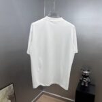 weigou_211062_5_1f9c7f84dd P75 gucc~ 古奇*刺绣logo 《区别通货面料》双纱纯棉,短袖tee 上身十分舒适,男女同款半袖,落肩宽松版型 颜色: 黑色 白色 咖啡色 尺码:S(90-130斤) M(125-150斤) L(135-165斤) XL(160-190斤) XXL(185-220斤)