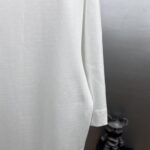 P75 gucc～ 古奇双色logo刺绣 《区别通货面料》7a抗菌短袖tee 负离子上身十分舒适，男女同款半袖，落肩宽松版型 颜色: 黑色 白色 咖啡色 尺码：S（90-130斤） M（125-150斤） L（135-165斤） XL（160-190斤） XXL（185-220斤）