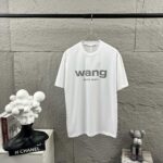 weigou_211144_0_e4125b3896 P75 亚力山大*王Alexand* 2026 春夏新款 经典wang前后字母发泡工艺 定制双纱平纹纯棉面料 短袖T恤 男女同款 颜色:黑色 白色 尺码: S (90-130斤) M (120-150斤) L (140-165斤) XL (160-180斤) XXL (180-210斤)