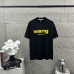 weigou_211229_0_f160a0cd13 P75 亚力山大*王Alexand* 2026 春夏新款 经典wang前后字母发泡工艺 定制双纱平纹纯棉面料 短袖T恤 男女同款 颜色:黑色 白色 尺码: S (90-130斤) M (120-150斤) L (140-165斤) XL (160-180斤) XXL (180-210斤)