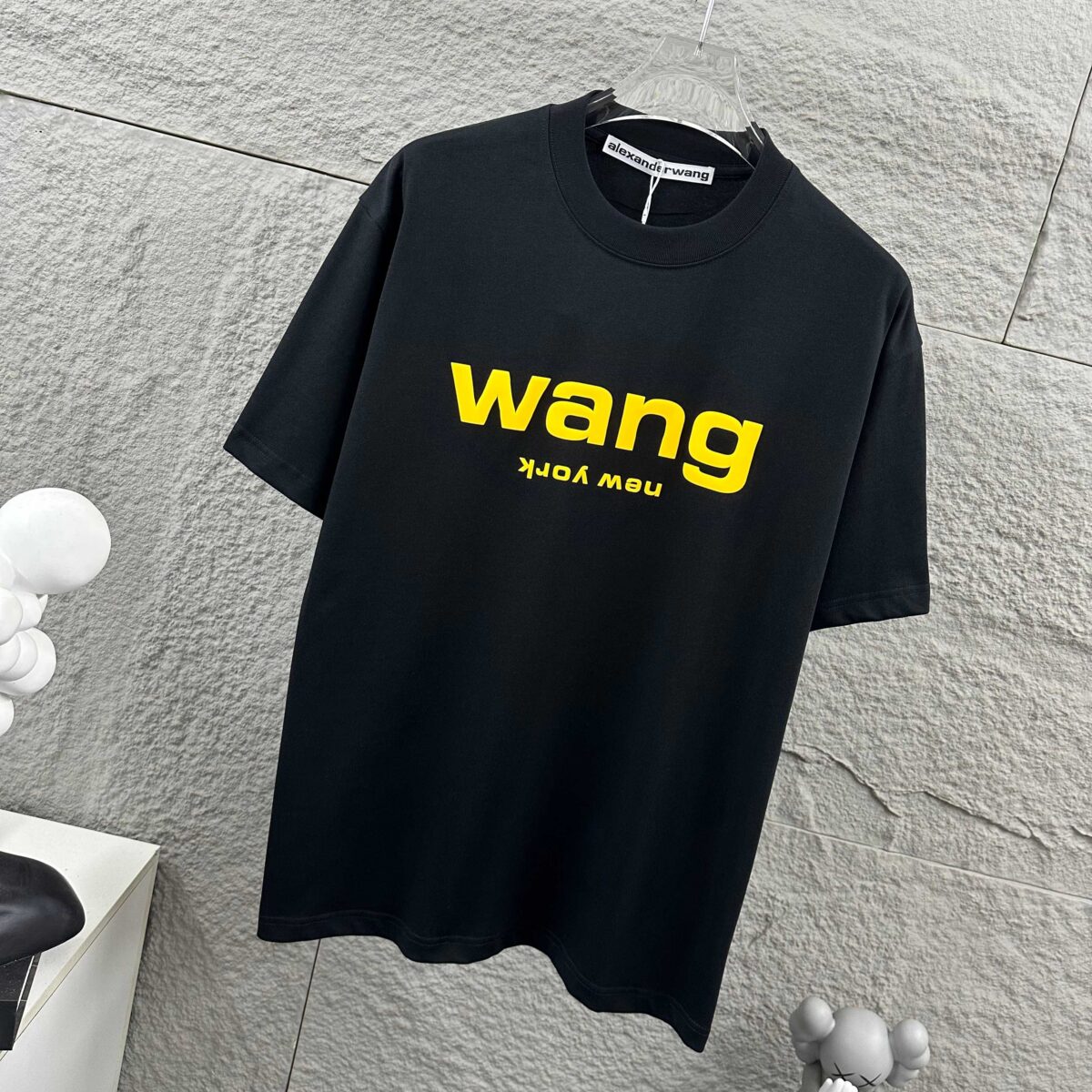 weigou_211229_1_688860125a P75 亚力山大*王Alexand* 2026 春夏新款 经典wang前后字母发泡工艺 定制双纱平纹纯棉面料 短袖T恤 男女同款 颜色:黑色 白色 尺码: S (90-130斤) M (120-150斤) L (140-165斤) XL (160-180斤) XXL (180-210斤)