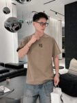 P75 alaxander wang/大王刺绣字母 《区别通货面料》7a抗菌短袖tee 上身十分舒适，男女同款半袖，落肩宽松版型 颜色: 黑色 白色 咖啡色 尺码：S（90-130斤） M（125-150斤） L（135-165斤） XL（160-190斤） XXL（185-220斤）