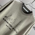 P80 亚力山大* Alexand* 2026春夏新款 洗水磨破320克圆领短袖tee 男女同款宽松版 颜色 :洗水深黑 洗水白 洗水灰 褐色 洗水紫色 尺码 :S M L XL XXL 尺码： S （90-130斤） M （120-150斤） L （140-165斤） XL （160-180斤） XXL （180-210斤）