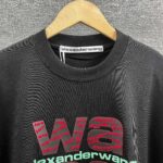 P85 亚历*山大*王*alexander* 2026春夏新款 独家高端wang字母立体佳胶工艺 短袖T恤 定制双纱平纹纯棉面料 男女同款 颜色：黑色 白色 尺码： S （90-130斤） M （120-150斤） L （140-165斤） XL （160-180斤） XXL （180-210斤）