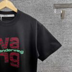 P85 亚历*山大*王*alexander* 2026春夏新款 独家高端wang字母立体佳胶工艺 短袖T恤 定制双纱平纹纯棉面料 男女同款 颜色：黑色 白色 尺码： S （90-130斤） M （120-150斤） L （140-165斤） XL （160-180斤） XXL （180-210斤）