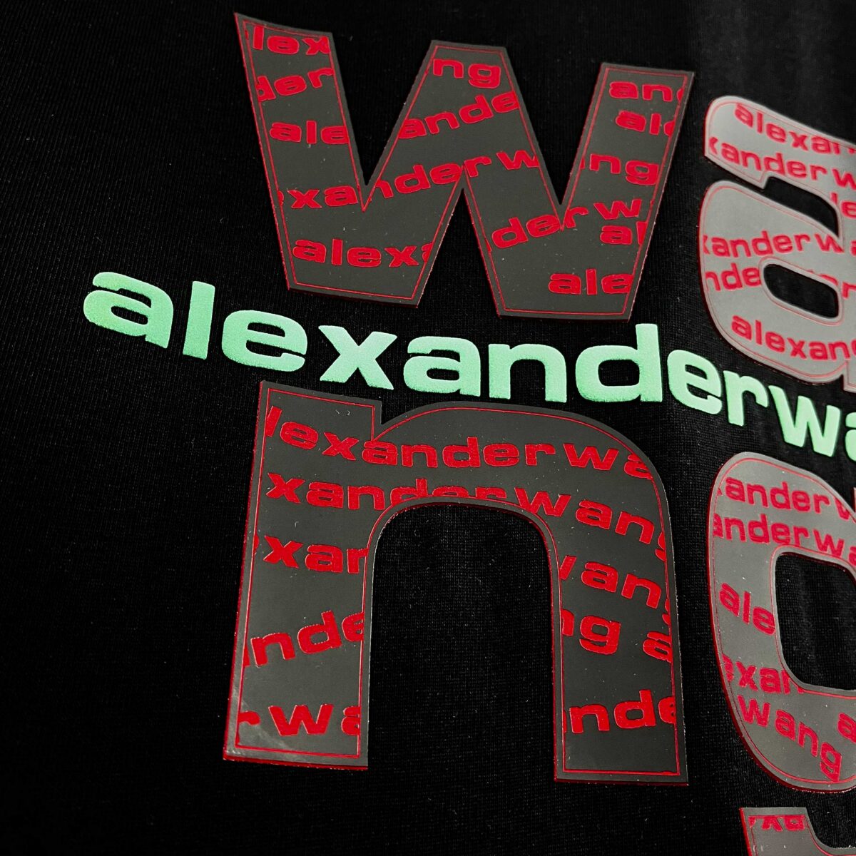 P85 亚历*山大*王*alexander* 2026春夏新款 独家高端wang字母立体佳胶工艺 短袖T恤 定制双纱平纹纯棉面料 男女同款 颜色：黑色 白色 尺码： S （90-130斤） M （120-150斤） L （140-165斤） XL （160-180斤） XXL （180-210斤）