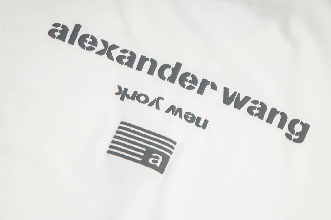 P80 Alexa.der Wang 2023春夏新款发泡对位印花短袖T恤 最🆕新款 太帅了 印花发泡很有质感 高品质 颜色 黑色白色 码数 XS S M L
