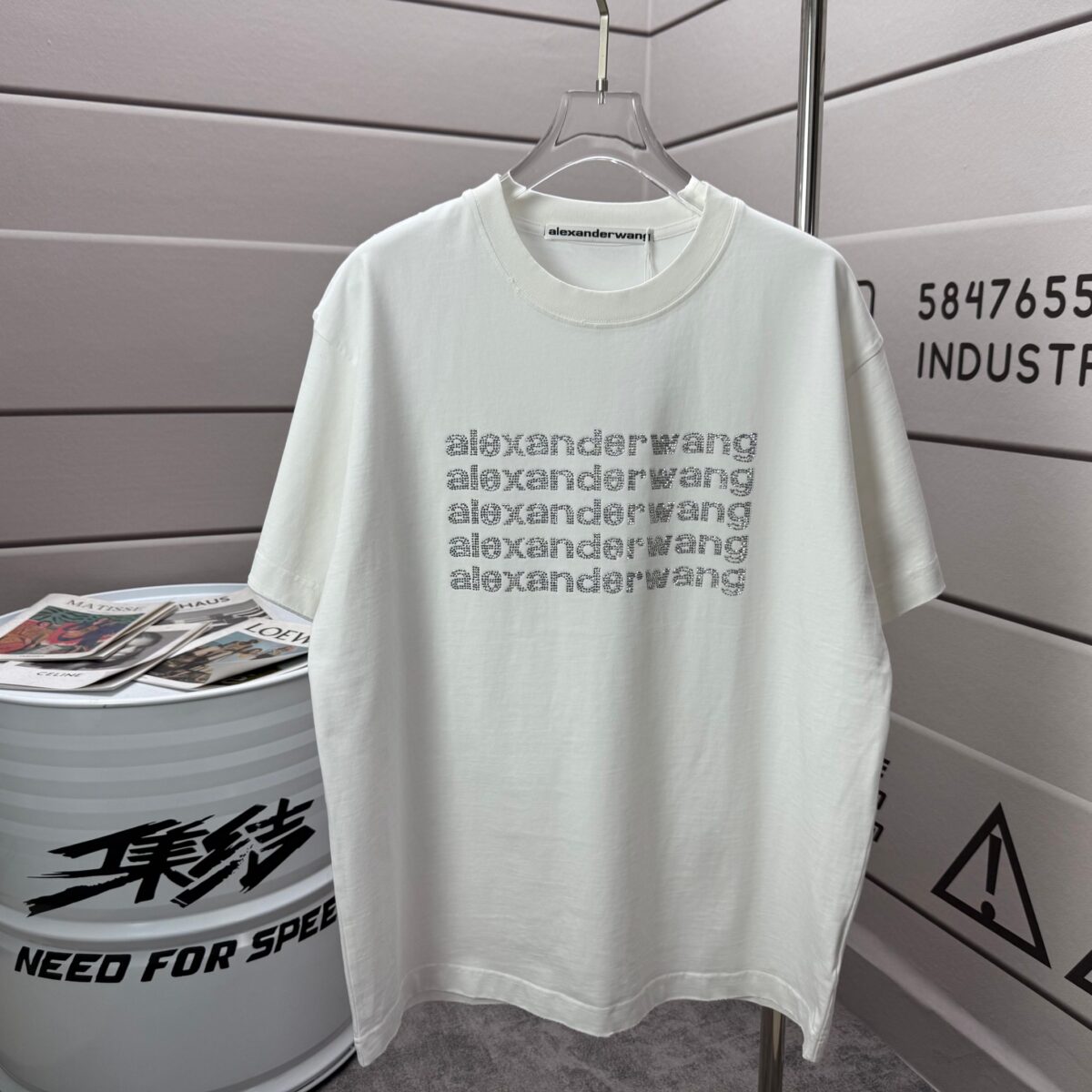 P85 亚历山大*王*alexander* 2026春夏新款 wang字母 烫钻工艺 短袖T恤 定制双纱平纹纯棉面料 男女同款 颜色：洗水深黑色 洗水白 洗水灰 洗水褐色 洗水红 尺码： S （90-130斤） M （120-150斤） L （140-165斤） XL （160-180斤） XXL （180-210斤）