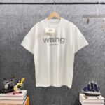 weigou_211687_0_e975db149f P80 亚力*山大*王*Alexan* 2026春夏新款 经典wang字母发泡工艺 双纱定制平纹纯棉面料 短袖T恤 男女同款 颜色:黑色 白色 尺码: S (90-130斤) M (120-150斤) L (140-165斤) XL (160-180斤) XXL (180-210斤)