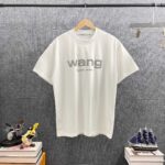 weigou_211687_1_7838075a6c P80 亚力*山大*王*Alexan* 2026春夏新款 经典wang字母发泡工艺 双纱定制平纹纯棉面料 短袖T恤 男女同款 颜色:黑色 白色 尺码: S (90-130斤) M (120-150斤) L (140-165斤) XL (160-180斤) XXL (180-210斤)