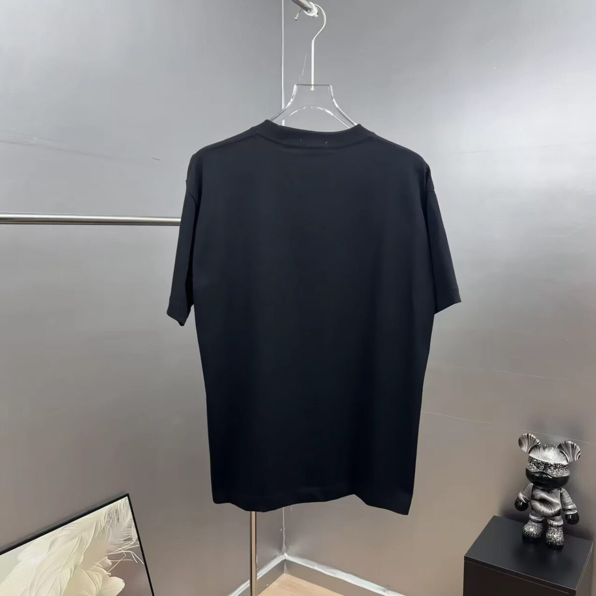 weigou_211746_1_c1af7f0482 P80 dg~ 杜嘉厚板滴胶字母 《区别通货面料》双纱纯棉,紧密纱线短袖tee 上身十分舒适,男女同款半袖,落肩宽松版型 颜色: 黑色 白色 咖啡色 尺码:S(90-130斤) M(125-150斤) L(135-165斤) XL(160-190斤) XXL(185-220斤