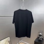 weigou_211746_1_c1af7f0482 P80 dg~ 杜嘉厚板滴胶字母 《区别通货面料》双纱纯棉,紧密纱线短袖tee 上身十分舒适,男女同款半袖,落肩宽松版型 颜色: 黑色 白色 咖啡色 尺码:S(90-130斤) M(125-150斤) L(135-165斤) XL(160-190斤) XXL(185-220斤