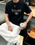 weigou_211746_6_79fc8ba195 P80 dg~ 杜嘉厚板滴胶字母 《区别通货面料》双纱纯棉,紧密纱线短袖tee 上身十分舒适,男女同款半袖,落肩宽松版型 颜色: 黑色 白色 咖啡色 尺码:S(90-130斤) M(125-150斤) L(135-165斤) XL(160-190斤) XXL(185-220斤