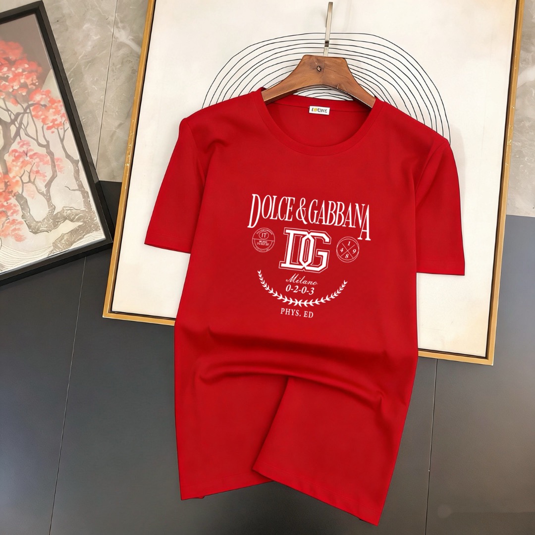 weigou_211862_1_573f0d52a9 P70 品牌: D&G (胖子福音)原单男士休闲短袖T恤,2026春夏新品,定制胸前顶级logo 工艺、搭配整件细节 品质及剪裁设计都堪称一流,定制进口丝光棉面料!型格十足,配色轻熟百搭。M-5XL(穿到220斤)