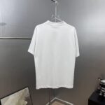P80 dg～ 杜嘉厚板滴胶字母 《区别通货面料》双纱纯棉，紧密纱线短袖tee 上身十分舒适，男女同款半袖，落肩宽松版型 颜色: 黑色 白色 咖啡色 尺码：S（90-130斤） M（125-150斤） L（135-165斤） XL（160-190斤） XXL（185-220斤