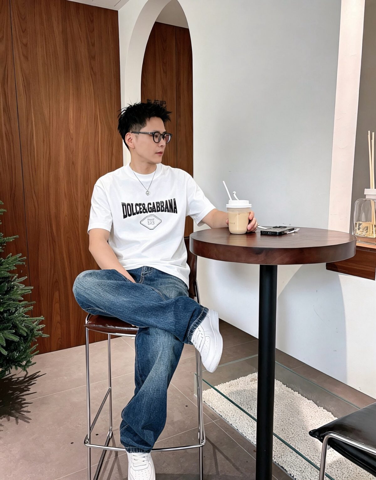 P80 dg～ 杜嘉厚板滴胶字母 《区别通货面料》双纱纯棉，紧密纱线短袖tee 上身十分舒适，男女同款半袖，落肩宽松版型 颜色: 黑色 白色 咖啡色 尺码：S（90-130斤） M（125-150斤） L（135-165斤） XL（160-190斤） XXL（185-220斤