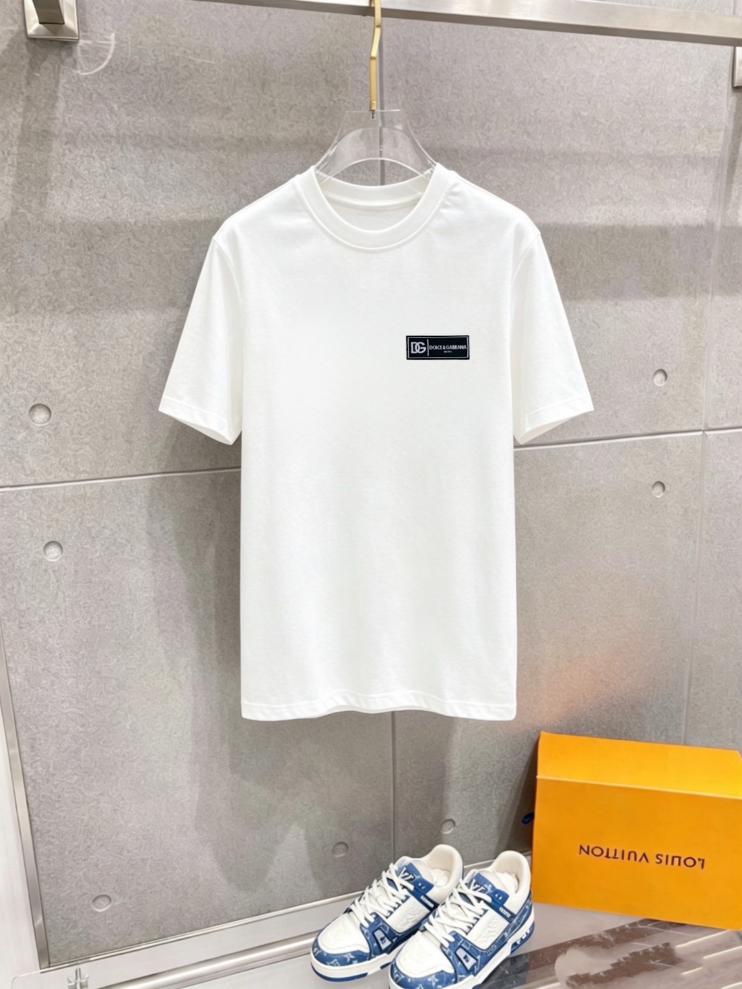 P70 品牌： D&G (胖子福音)原单男士休闲短袖T恤，2026春夏新品，定制胸前顶级logo 工艺、搭配整件细节 品质及剪裁设计都堪称一流，定制进口丝光棉面料！型格十足，配色轻熟百搭。M-5XL(穿到220斤)