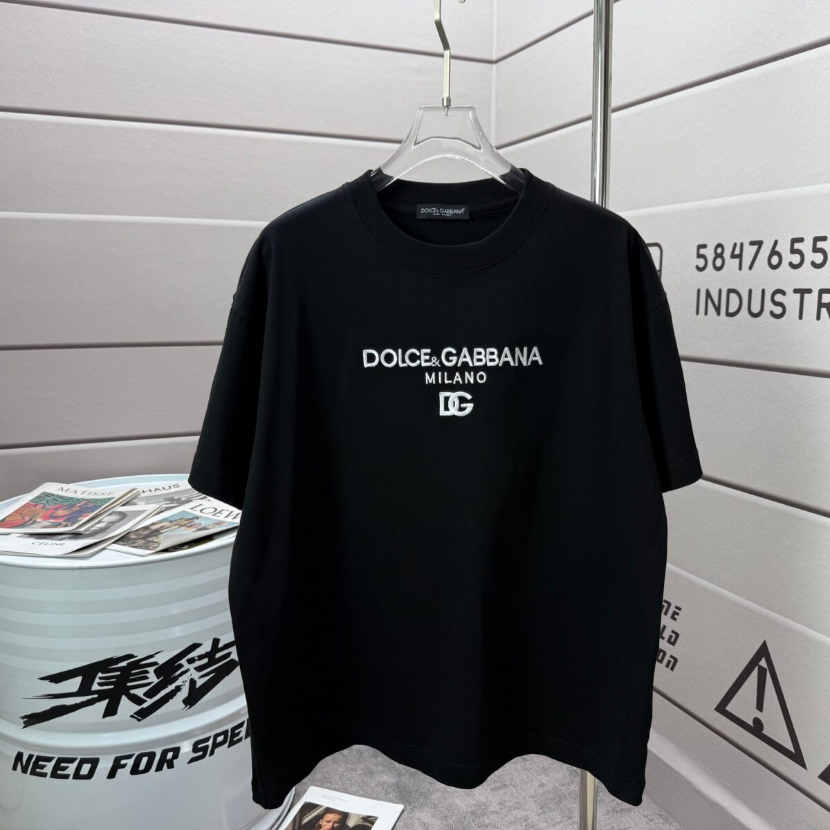P75 DG/杜嘉班纳 2026ss 标识Logo简约百搭圆领短袖T恤宽松男女同款 刺绣字母 颜色：黑色 白色 绿色 紫色 尺码： S （90-130斤） M （120-150斤） L （140-165斤） XL （160-180斤） XXL （180-210斤）