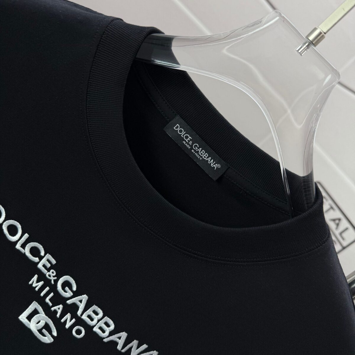 P75 DG/杜嘉班纳 2026ss 标识Logo简约百搭圆领短袖T恤宽松男女同款 刺绣字母 颜色：黑色 白色 绿色 紫色 尺码： S （90-130斤） M （120-150斤） L （140-165斤） XL （160-180斤） XXL （180-210斤）