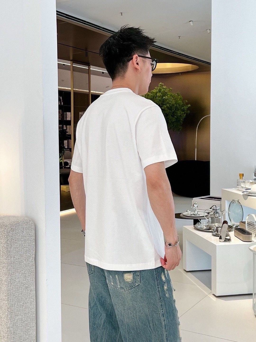 P70 品牌： D&G (胖子福音)原单男士休闲短袖T恤，2026春夏新品，定制胸前顶级logo 工艺、搭配整件细节 品质及剪裁设计都堪称一流，定制进口丝光棉面料！型格十足，配色轻熟百搭。M-5XL(穿到220斤)