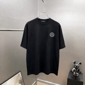 P75 dg～杜嘉班纳字母logo刺绣 《区别通货面料》双纱平纹，紧密纱线，久洗不变形短袖tee， 上身十分舒适，男女同款半袖，落肩宽松版型 颜色: 黑色 白色 咖啡色 尺码：S（90-130斤） M（125-150斤） L（135-165斤） XL（160-190斤） XXL（185-220斤）