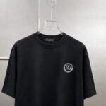 weigou_212188_3_039c492fe1 P75 dg~杜嘉班纳字母logo刺绣 《区别通货面料》双纱平纹,紧密纱线,久洗不变形短袖tee, 上身十分舒适,男女同款半袖,落肩宽松版型 颜色: 黑色 白色 咖啡色 尺码:S(90-130斤) M(125-150斤) L(135-165斤) XL(160-190斤) XXL(185-220斤)
