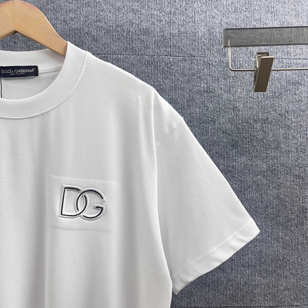 weigou_212282_3_88133c9c57 P80 DG*杜纳*嘉班* 2026春夏款 DG字母刺绣个性logo工艺 双纱定制平纹纯棉面料 短袖T恤 男女同款 颜色:黑色 白色 尺码: S (90-130斤) M (120-150斤) L (140-165斤) XL (160-180斤) XXL (180-210斤)