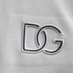 weigou_212282_5_3b8f2229f3 P80 DG*杜纳*嘉班* 2026春夏款 DG字母刺绣个性logo工艺 双纱定制平纹纯棉面料 短袖T恤 男女同款 颜色:黑色 白色 尺码: S (90-130斤) M (120-150斤) L (140-165斤) XL (160-180斤) XXL (180-210斤)