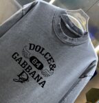 P80 DG/杜嘉班纳 2026ss 标识Logo印花简约百搭洗水磨破320克圆领短袖tee 男女同款 颜色：洗水黑 洗水白 洗水灰 褐色 尺码：S M L XL XXL