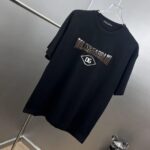 P80 dg～ 杜嘉厚板滴胶字母 《区别通货面料》双纱纯棉，紧密纱线短袖tee 上身十分舒适，男女同款半袖，落肩宽松版型 颜色: 黑色 白色 咖啡色 尺码：S（90-130斤） M（125-150斤） L（135-165斤） XL（160-190斤） XXL（185-220斤