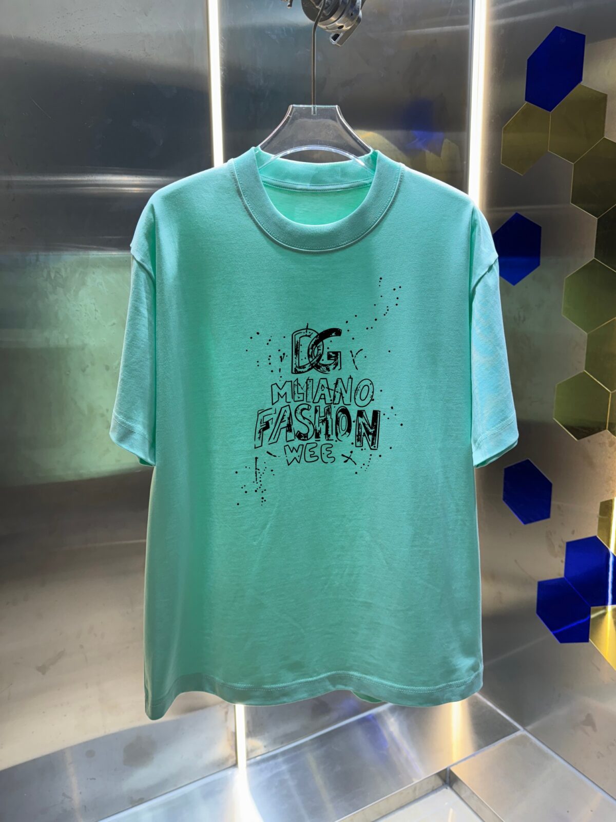 P70 DG/杜嘉* 2025ss 标识Logo印花简约百搭圆领短袖T恤宽松男女同款 颜色：黑色 白色 绿色 紫色 尺码: S M L XL XXL