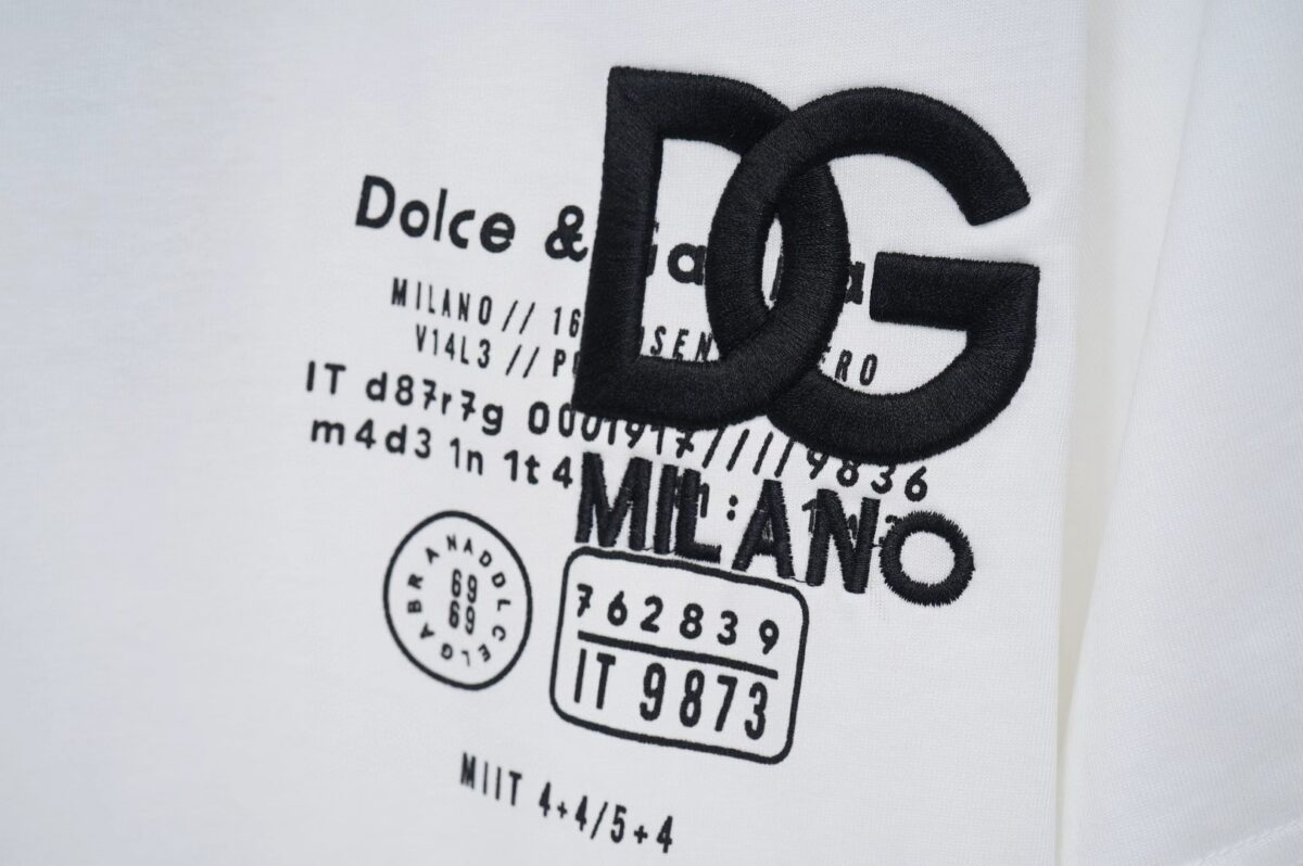 P80 DG230克双纱料短袖上新，黑色，白色码数S一XXL，